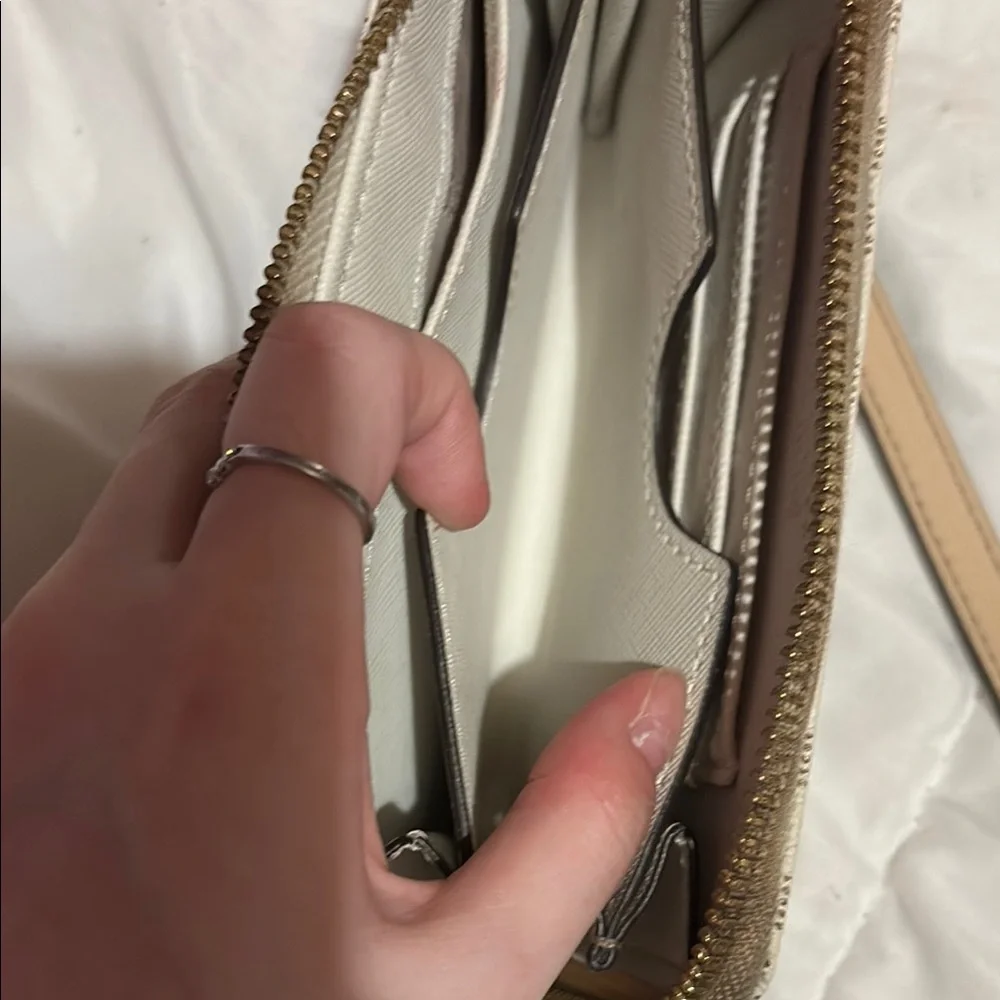 Michael Kors Beige Monogram Wallet - Picture 7 of 9